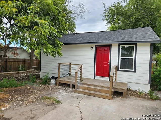747 Bailey Ave — Photo 16