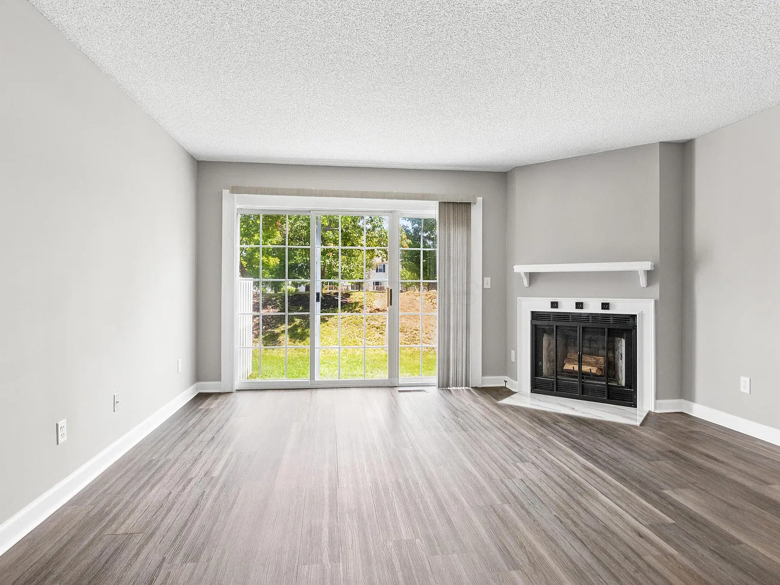 2 bed, 1.5 bath, 1404 sqft, $1,650 — Photo 4