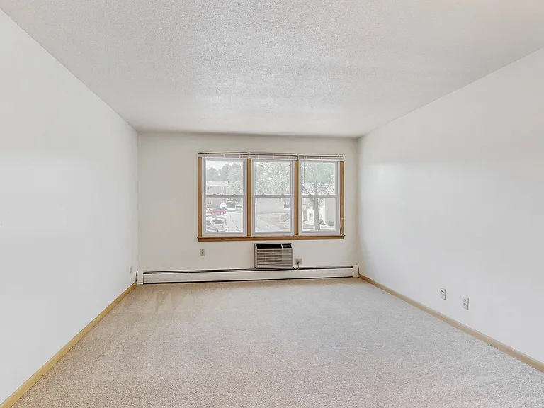Plaza Manor — Photo 15