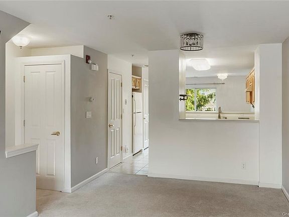 4th image of 25 Fairways Dr Unit 10