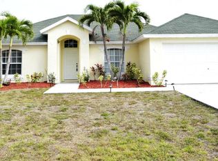 555 SW Whitmore Dr, Port Saint Lucie, FL 34984
