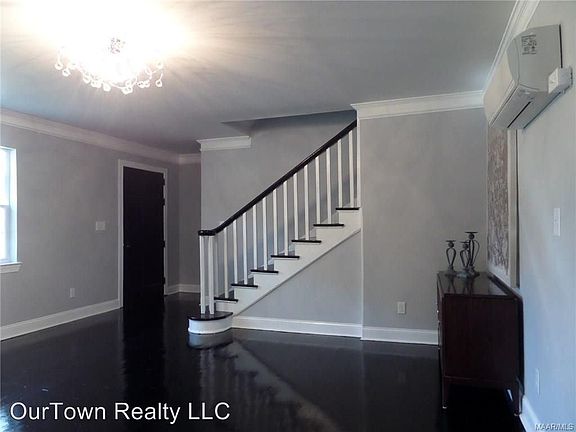 3rd image of 303 S Capitol Pkwy