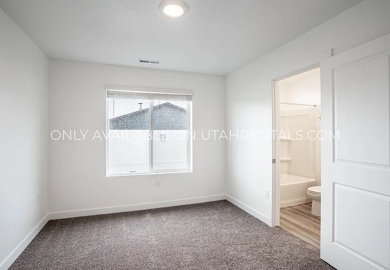 333 S 1110 W — Photo 8