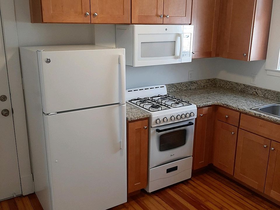 1st image of 2025 Halstead Ave #2