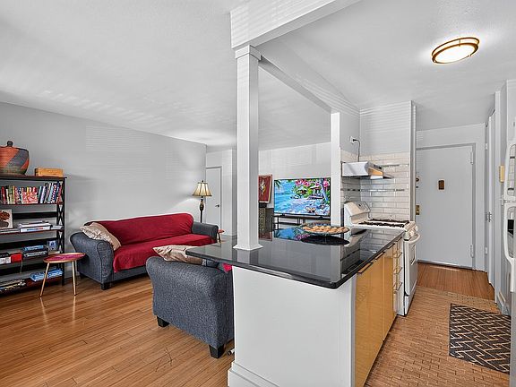 4th image of 240 Cozine Ave APT 1E