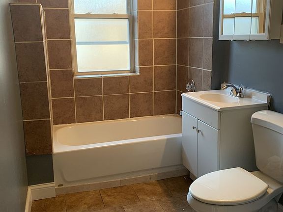 3rd image of 11033 S Vernon Ave APT 3B