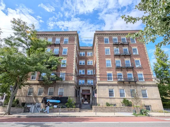 38 College Ave #4, Somerville, MA 02144