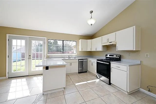 4325 Ireland Dr — Photo 10