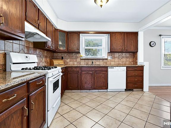5th image of 12 Stony Hill Rd