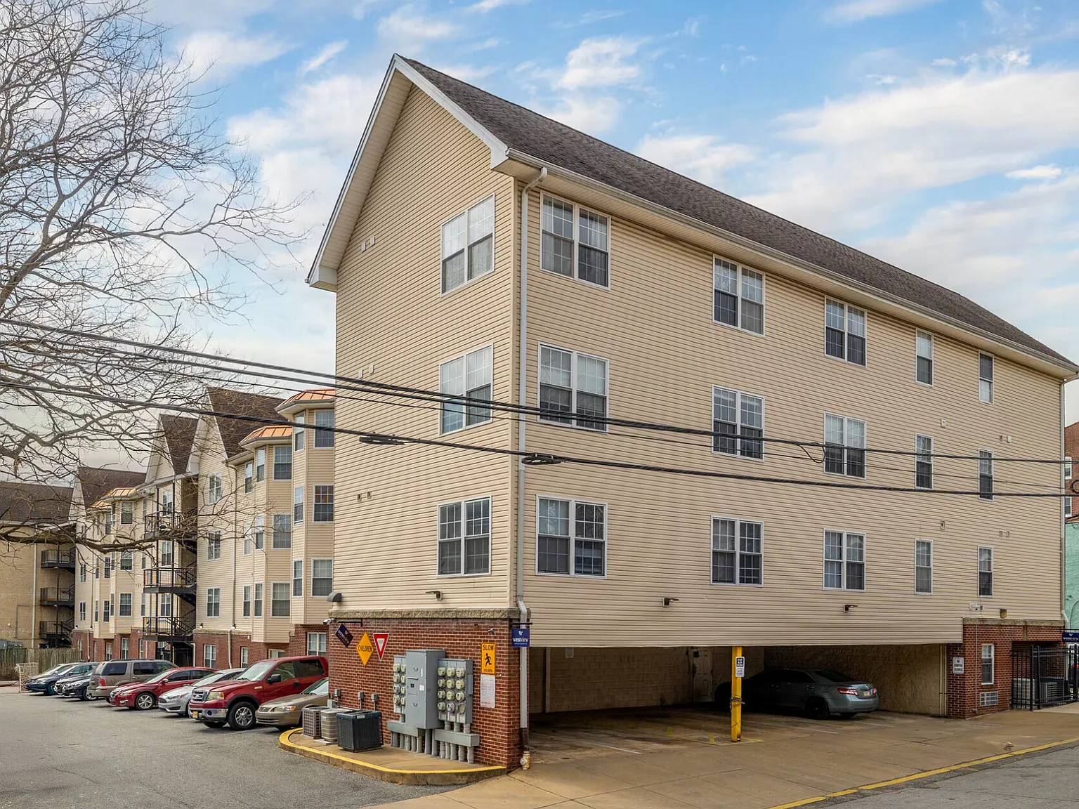 2 bed, 1.5 bath, 1000 sqft, $1,600 — Photo 3
