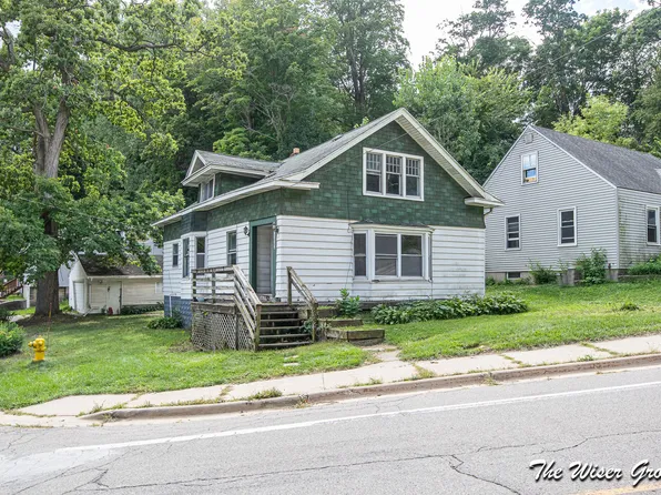 1332 Bridge St NW, Grand Rapids, MI 49504