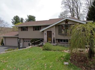 5917 Emmaus Rd, Emmaus, PA 18049