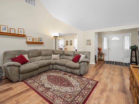 3rd image of 5711 S Beaver Run #57