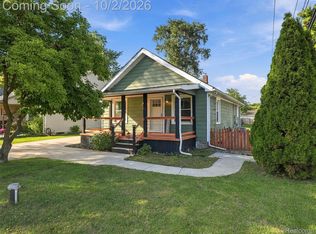 120 Oriole St, Commerce Township, MI 48382