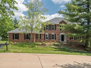 1912 Farm Valley Dr, Chesterfield, MO