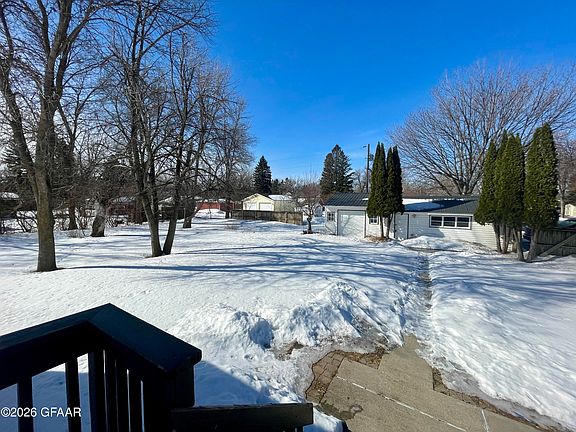 2nd image of 110 Boundary St