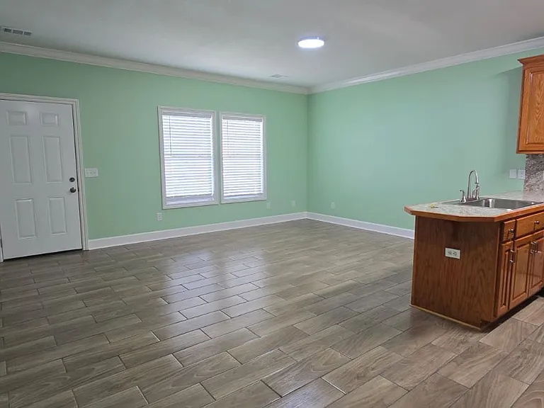 8082 Veterans Pkwy — Photo 6