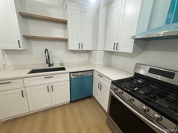4th image of 1475 W Euclid St