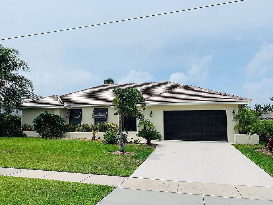 Beautifully Home On Water