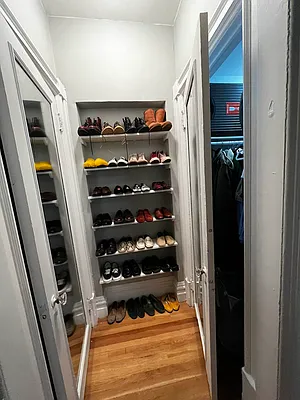 Rented by Salon Realty Corp | media 7