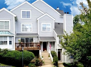 330 Overlook Dr, Occoquan, VA 22125