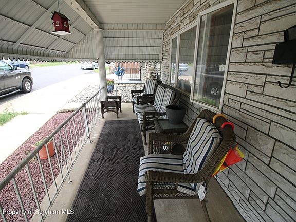 2nd image of 123 S Everett Ave