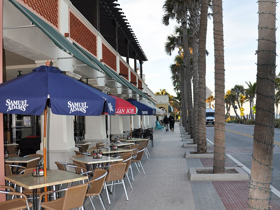 Beach dining