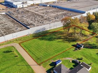 Lindcrest St SW, Navarre, OH 44662