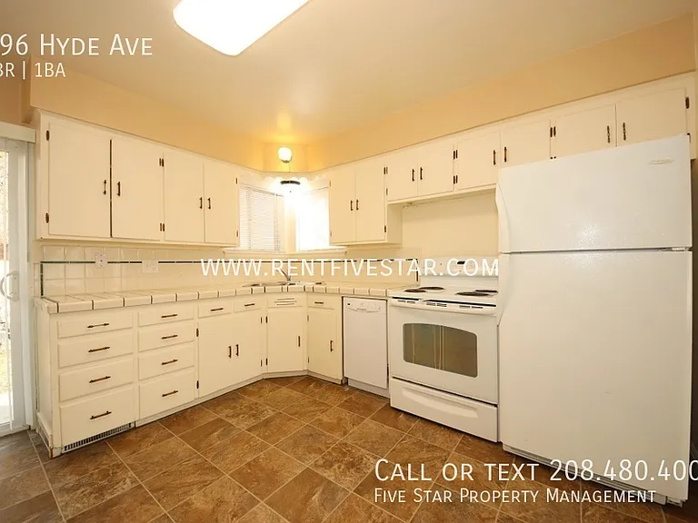 496 Hyde Ave — Photo 5