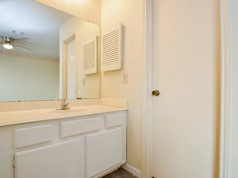 9414 Kingsvalley St — Photo 17