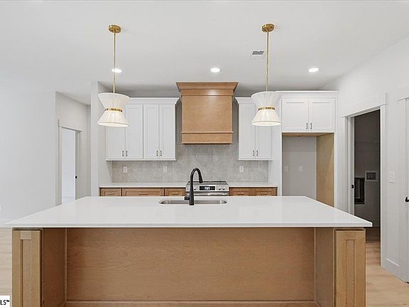 3rd image of 117 Jamison Rd