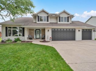 1915 Pink Dogwood Way, Green Bay, WI 54313
