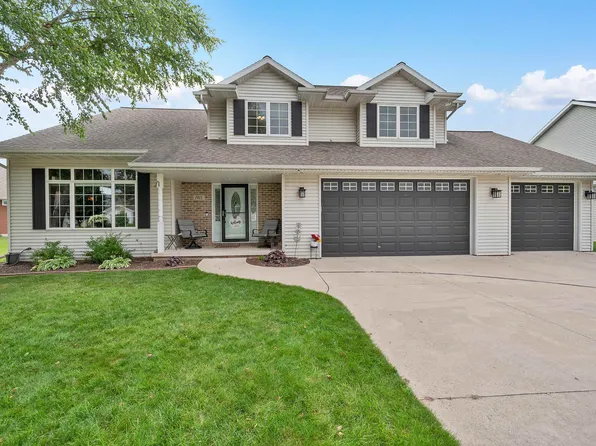 1915 Pink Dogwood Way, Green Bay, WI 54313
