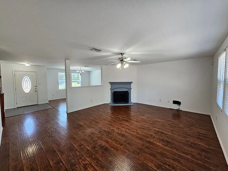 902 Fleming St — Photo 7