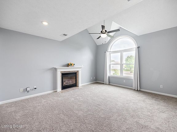 3rd image of 49 N Country Dr