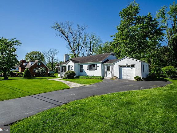 5th image of 7229 Burroughs Ln
