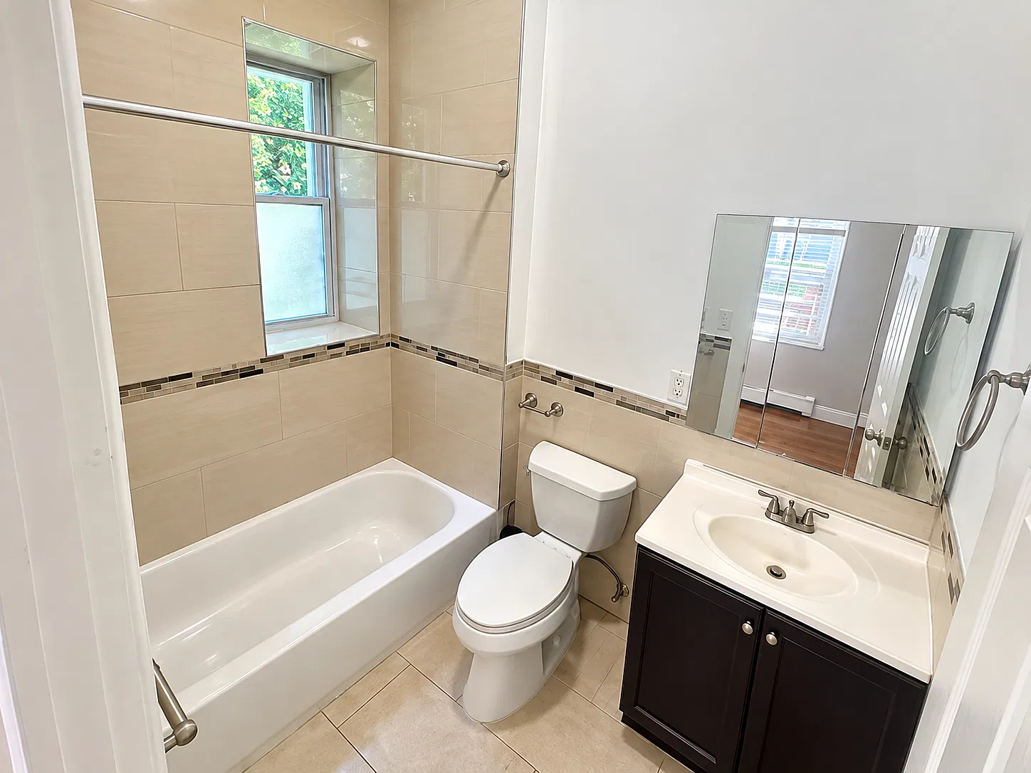 2 bed, 700 sqft, $1,995 — Photo 3