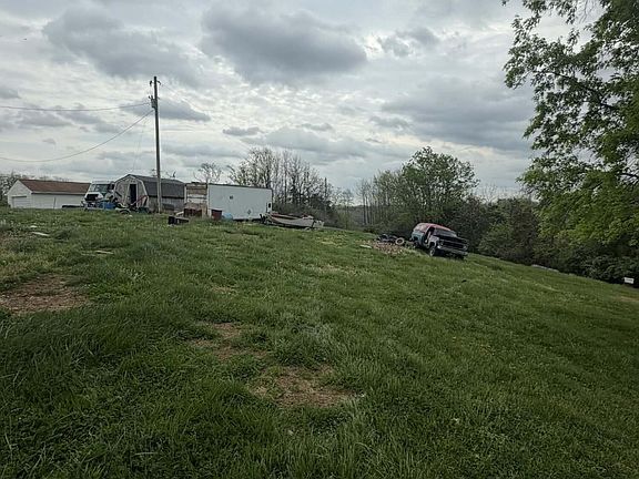 2nd image of 1692 Hogg Ridge Rd