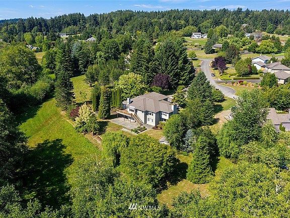 2nd image of 5208 Holly Ct NE