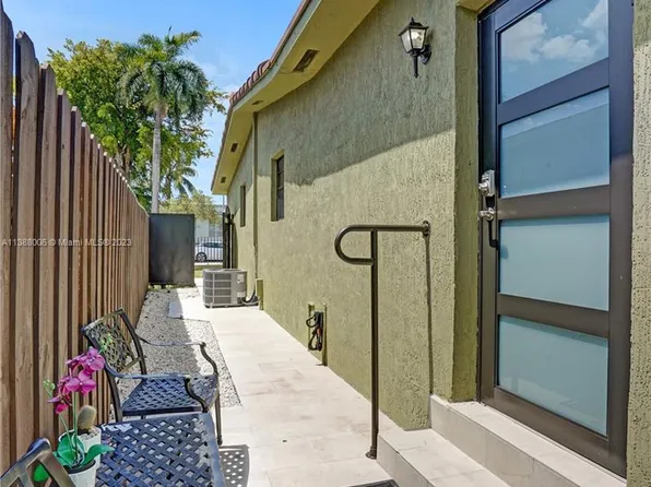 649 W 33rd St, Hialeah, FL 33012