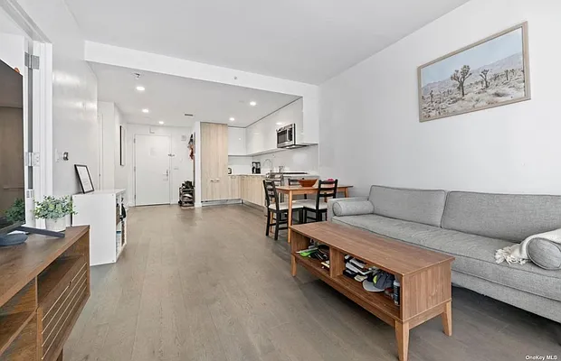 Sold by Chase Global Realty Corp | media 5