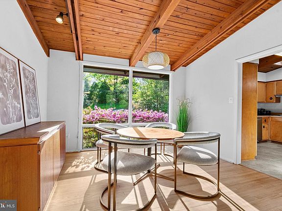 5th image of 3415 Surrey Ln