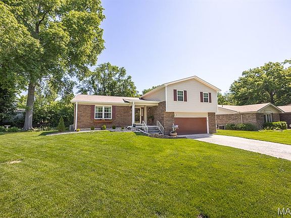 2nd image of 44 Belle Crest Dr