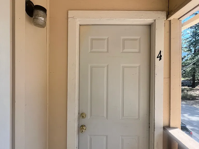 2737 Knox Ave #4 — Photo 2