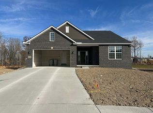 21000 Campolina Dr, South Lyon, MI 48178