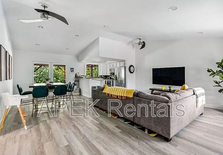 2184 E Powell Rd — Photo 4