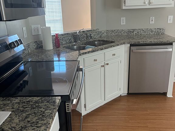 3rd image of 3279 Morningdale Dr