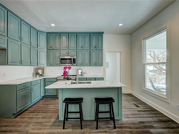 3rd image of 411 E Vilas Ave