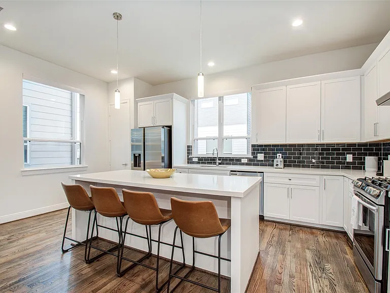 2717 Eado Grove Ln — Photo 2