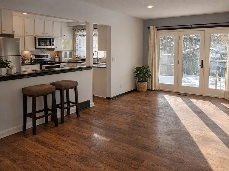2148 Queens Dr — Photo 4